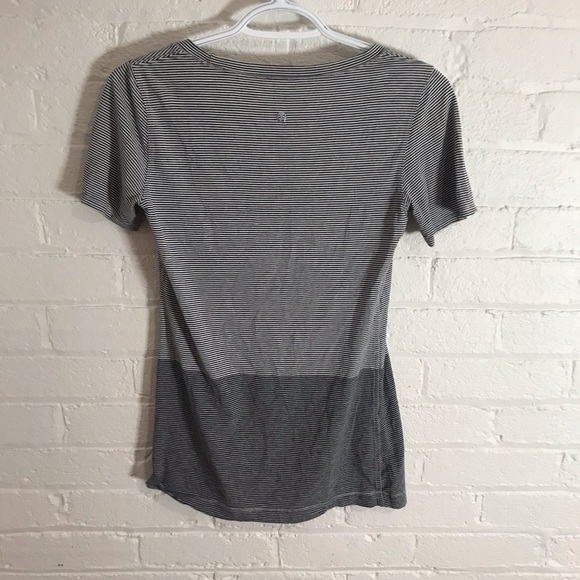 Lululemon Striped Scoop Neck T-Shirt Sz 4 - Picture 3 of 4